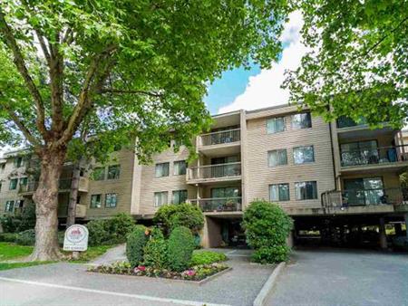 Garden-View Top Floor Corner Unit 2 Bed, 1 Bath, Parking, Balcony!