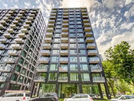 Condo 1 Bed 1 Bath + Den with pool and gym in Griffintown