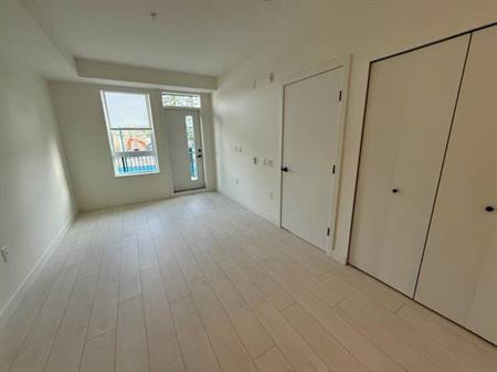 Brand New 1 bed Condo in the Quinn!