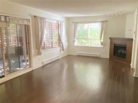 2 bedroom 2 bath apartment in Walnut Grove Langley (Pet consider)