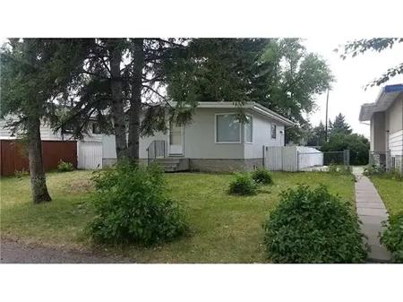 3 bedrooms Main Floor located in Dover | 3470 32A Avenue Southeast, Calgary