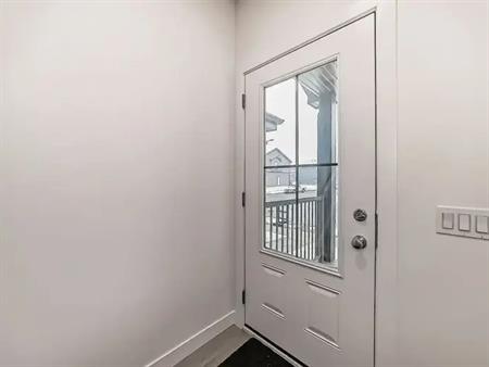 Spacious 1-bedroom MAINFLOOR (above ground) unit for rent. Pet Friendly | 2903 Coughlan Green Southwest, Edmonton