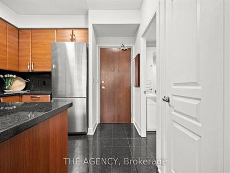 Yonge/Avondale-Luxurious 1Bdrm+Den 2Bath Parking & Locker