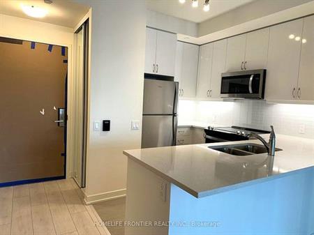 Yonge/Sheppard-Stylish Large 1Bdrm+Den 1Bath-