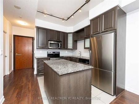 Sherbourne/Wellesley-Bright Spacious 1Bdrm+Den 1Bath & Locker