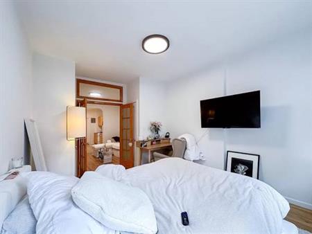 1 BEDROOM + 1 BATHS / Lovely KITSILANO Location.