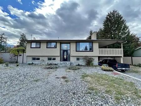 ? Beautiful 3 Bed 2 Bath Upper Suite for Rent! ? | 799 Fordham Road, Kelowna