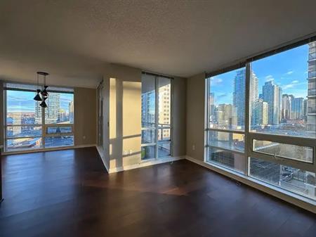 Spacious 2 bdrm 2 bath condo downtown with 2 underground heated parking | 1118 12 Avenue Southwest, Calgary