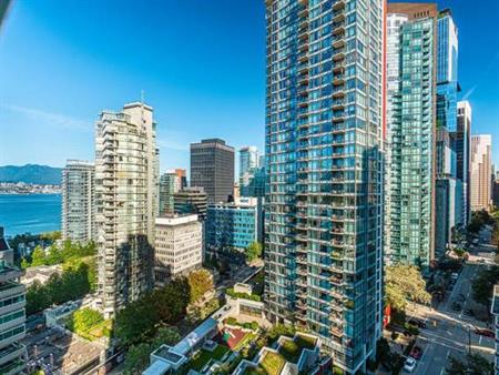 NW Corner Suite w/ Solarium at Prestigious Pointe Claire, Coal Harbour