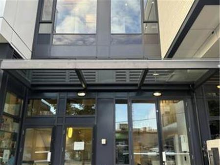 $2,399 / 623ft2 - HUGE Studio+Den+Extra Closet (Mt Pleasant) 133 E 8th