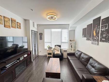 Fraser Heights 1 Bedroom and 1 Bathroom plus Den (2nd Bedroom) condo