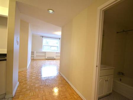 2 Bed 2 Bath - Downtown Ottawa – Heat/AC/Water included