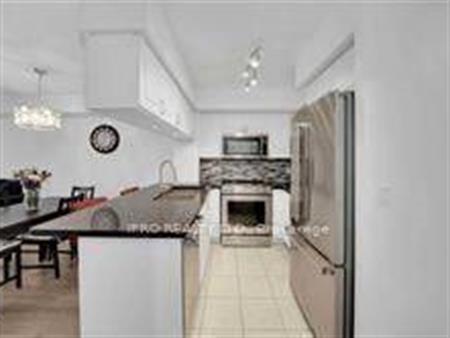 Burnhamthorpe/Living Arts-Stunning Modern 1Bd+Den Parking & Locker