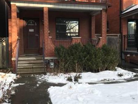 Large 2 bedroom steps from Bloor subway