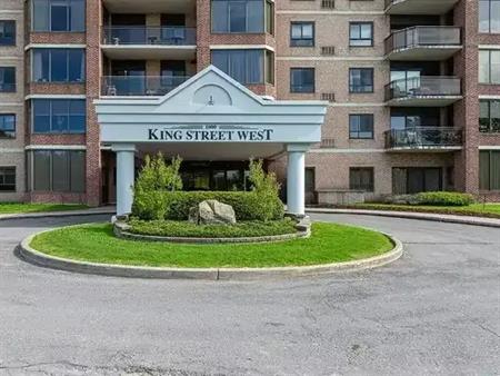 1000 King St W Beautiful Condo! | 1000 King Street West, Kingston