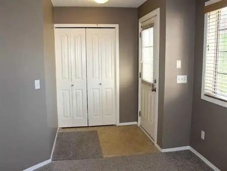 Bungalow style townhouse in SW Calgary | 11 Everidge Square, Calgary