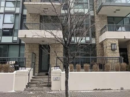 Beautiful 2 Bed, 2.5 Bath Townhouse in Eau Claire | 47 - 51 Waterfront Mews SW, Calgary