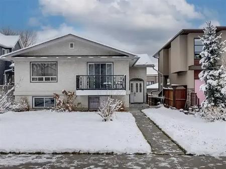 Charming 3 bedroom, 2 bathroom half duplex in Richmond | 2416 25A Street Southwest, Calgary