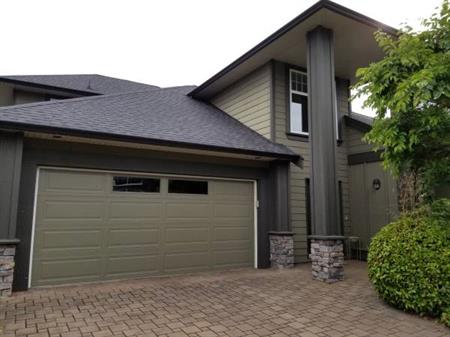 Executive Detached Townhome - 3bd/2.5 bath