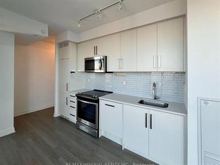 Yonge St./Park Home Ave. Spacious 2Bdrm Corner Contemporary Kitchen