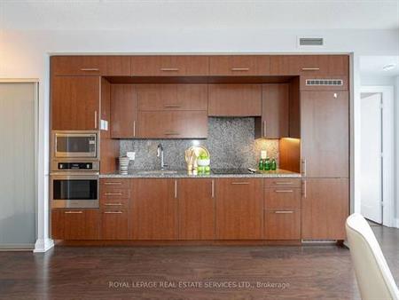 Yonge St/Sheppard Ave Stunning 2 Bdrm Open Concept Living +Dining