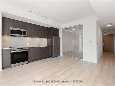 1 Bedroom, 1 Bathroom - 357 King St W Condos