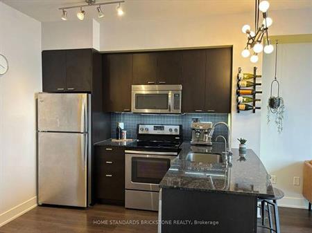 Yonge/Sheppard Luxury 1Bdrm +Den As 2nd Room Flr To Ceiling Windows