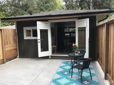 Detached private home Nestled in the Woods