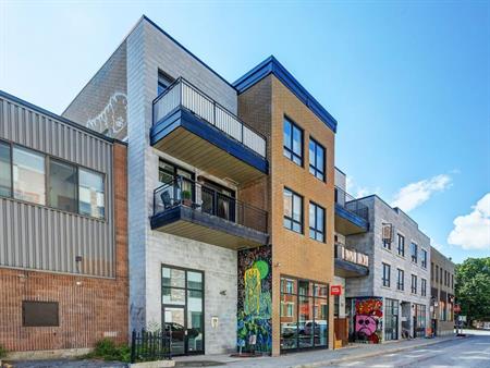 Très beau condo, 2 chambres, idéalement situé sur le plateau.