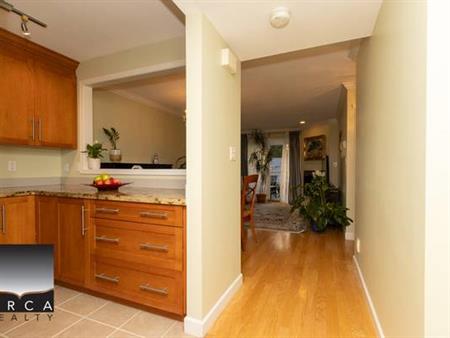 (ORCA-REF#202-1538)*Bright and spacious 2 Bed / 2 Bath in desirable