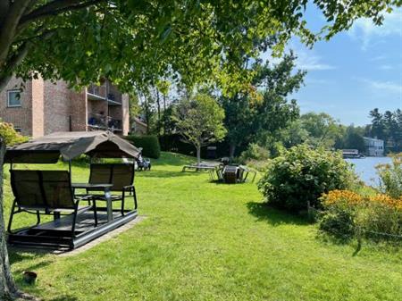 Appartement Meublé Au Bord Du Lac Magog Au 100 Rue Du Lac, Sherbrooke, J1N 3M8