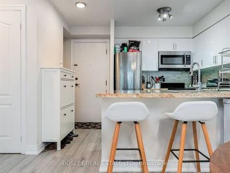 Mimico-Park Lawn Modern 1Bdrm +Den Sleek Kitchen Upgrades