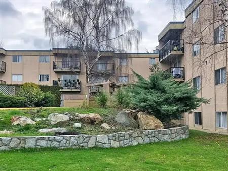 Ocean Park Manor | 885 Dunsmuir Rd, Victoria