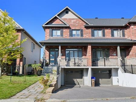 SUPERBE MAISON EN RANGÉE À AYLMER