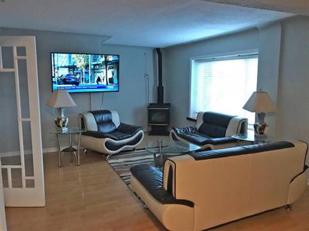 Denman Spacious Huge Westend Furnished 3bdrm 2 full bthrm