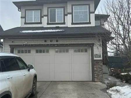 single two story home In Granville Edmonton with 5 bed room and 3.5 bathroom. | 5007 Godson Court Northwest, Edmonton