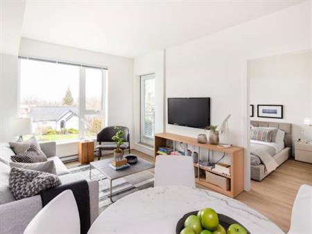 Spacious 1 Bed & Flex - King Ed and Cambie - Skytrain 1 block away