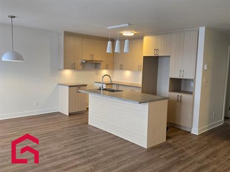 Appartement Saint-Hubert (Longueuil) À Louer