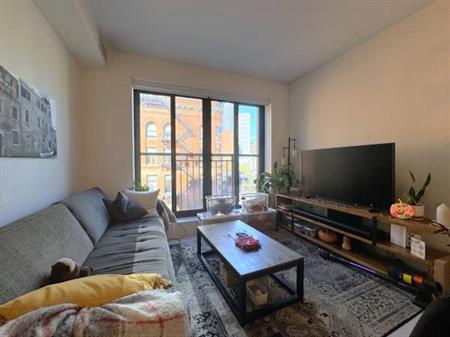 55 FRONT ST. E. #520 - SPACIOUS 2BED+DEN/2BATH, LAUNDRY, PARKING