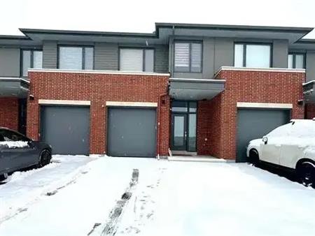 316 Wigwas St | 316 Wigwas St, Ottawa