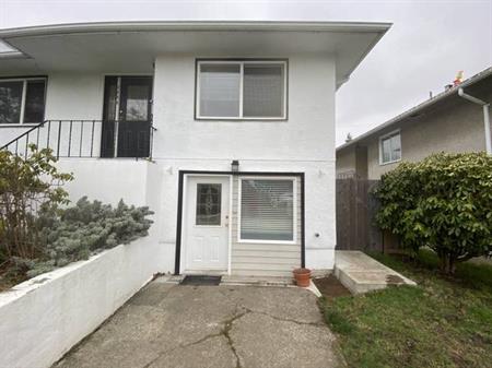 Lovely main level suite in desirable Camosun near Hillside Mall