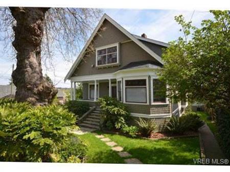 Spacious 1-Bed in Character Home near Galloping Goose