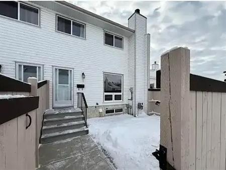 Must See! Gorgeous 3 bedroom townhouse, fence yard, 2 parking stalls | 213 Marlborough Place Northwest, Edmonton