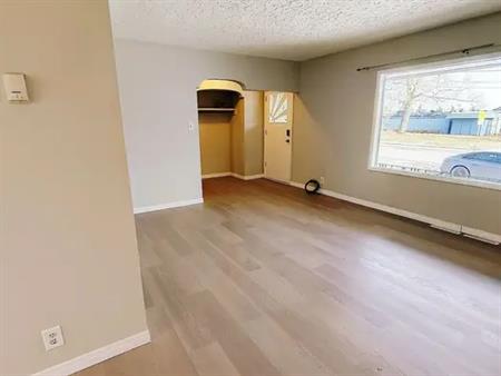 Charming 2-Bedroom Upstairs Apartment for Rent! | 1721 39 Street Southeast, Calgary