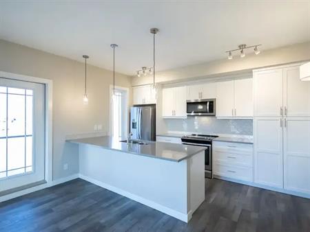 Gorgeous 2-Bedroom Top-Floor Northwest Corner Unit | 100 Auburn Meadows Manor, Calgary