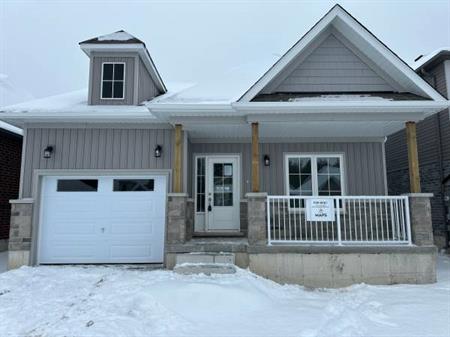 Delightful Bungalow in the heart of Bobcaygeon (3 Bed, 2 Bath)