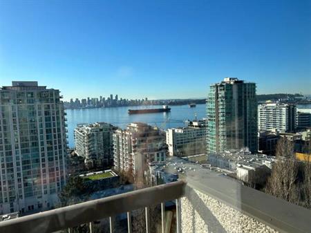 Lower Lonsdale Apartment w/ Great Views