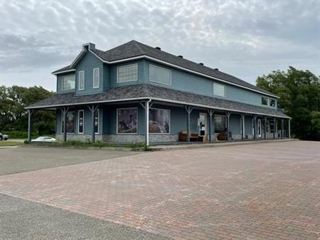 GRAND LOFT DE 1,700 PIEDS CARRÉS A LOUER