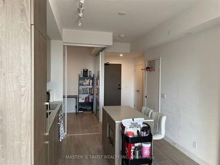 YONGE/FINCH-Bright Roomy 1Bd+Den 2Bath