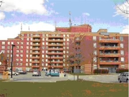 Amazing Deal! Bright and Spacious 3 bedroom apartment with all utilities included! | 1035 Windsor Hill Boulevard, Mississauga